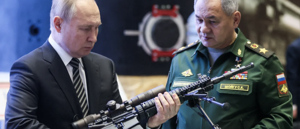 Vladimir Putin and Russian Defense Minister Sergey Shoygu.